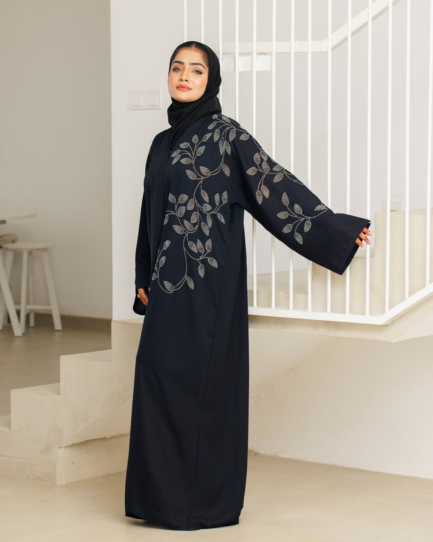 Ivy Glow Black Abaya
