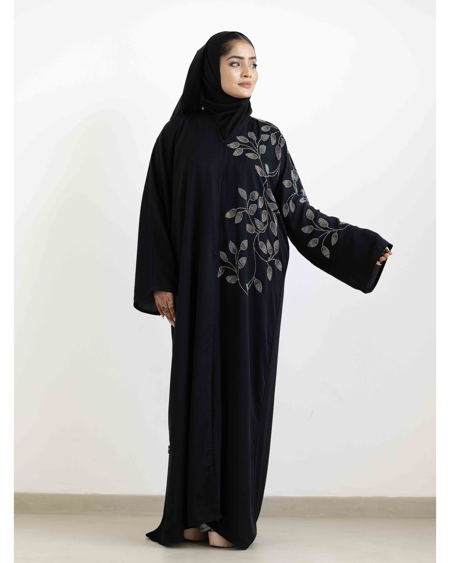 Ivy Glow Black Abaya