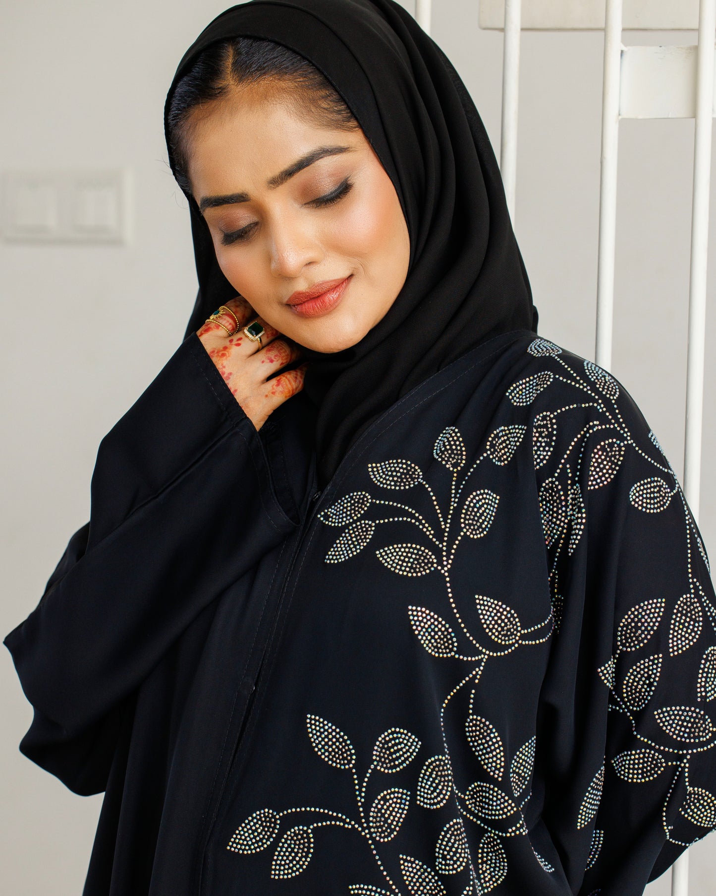 Ivy Glow Black Abaya