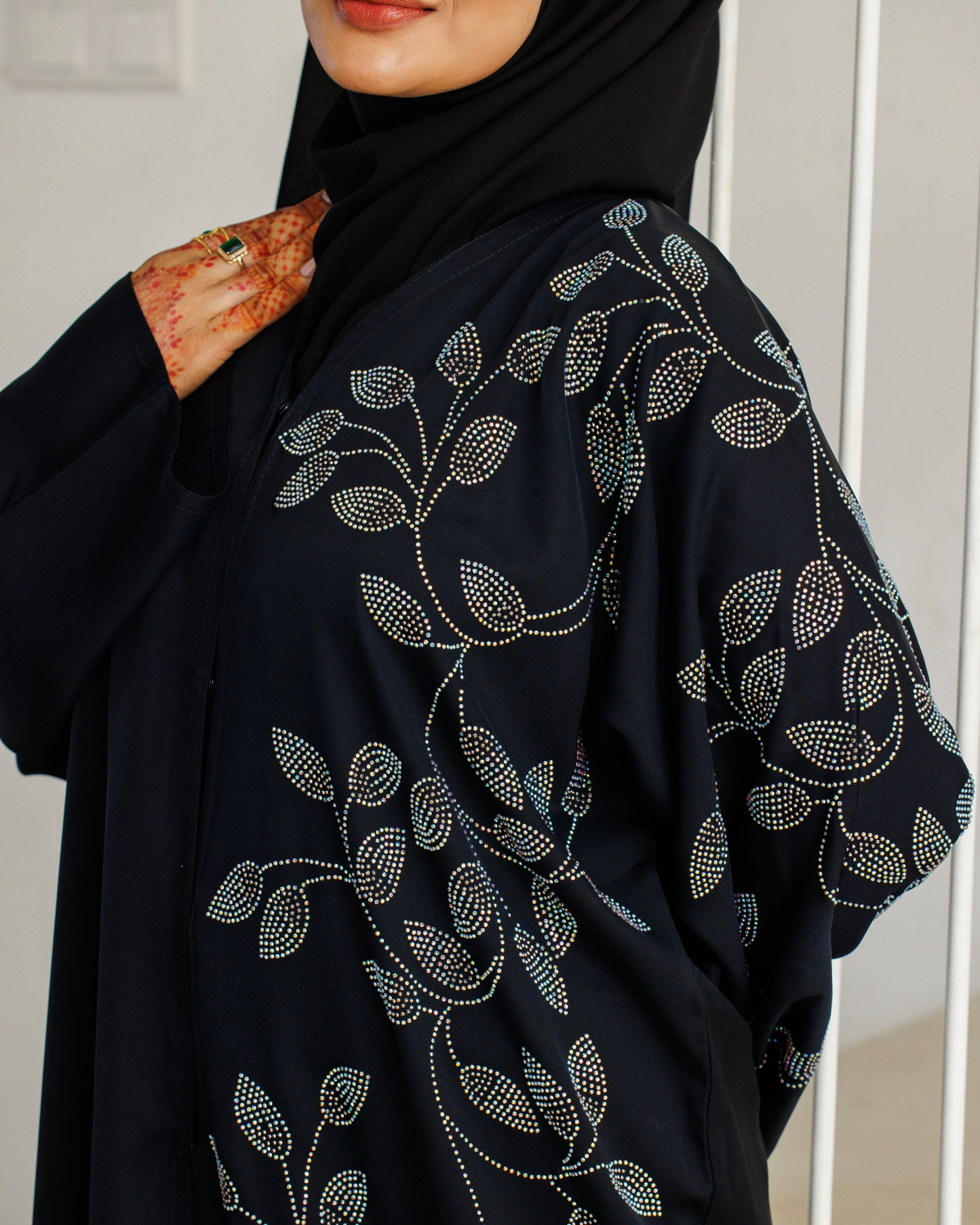 Ivy Glow Black Abaya